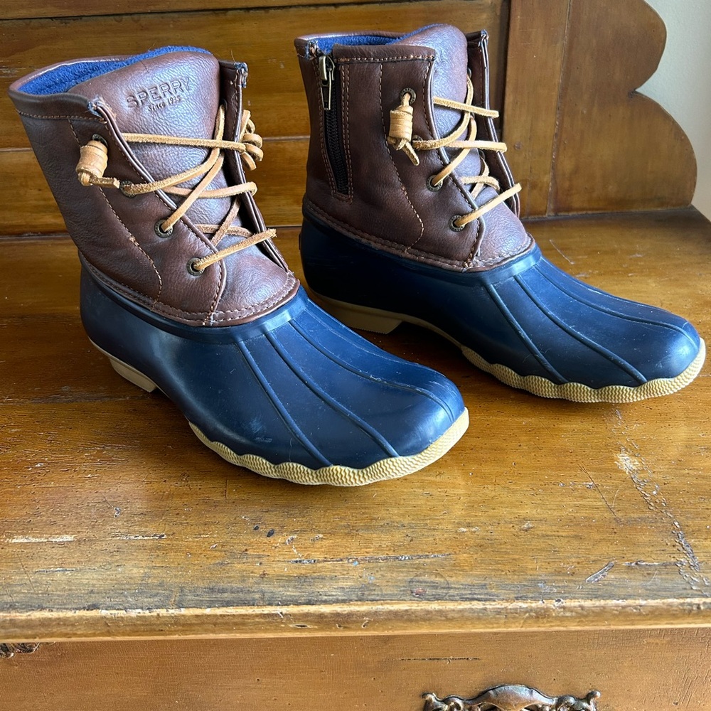 Sperry Brown and Navy Duck Boots Size 6M Youth or Women’s 7